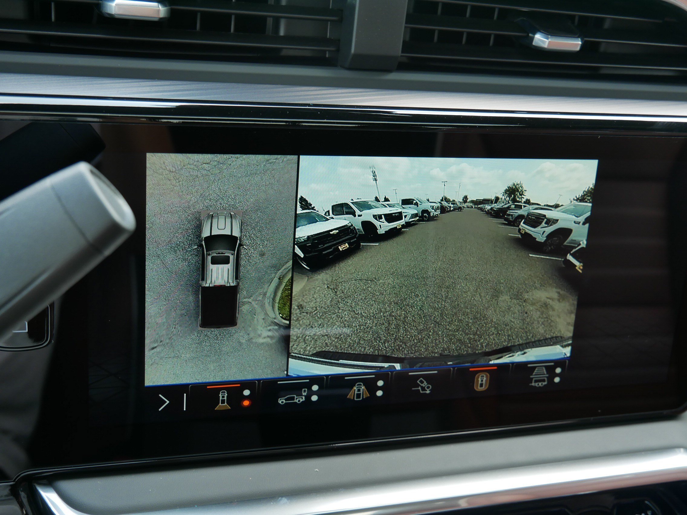 2026 GMC Sierra 3500HD Denali Ultimate - Photo 10