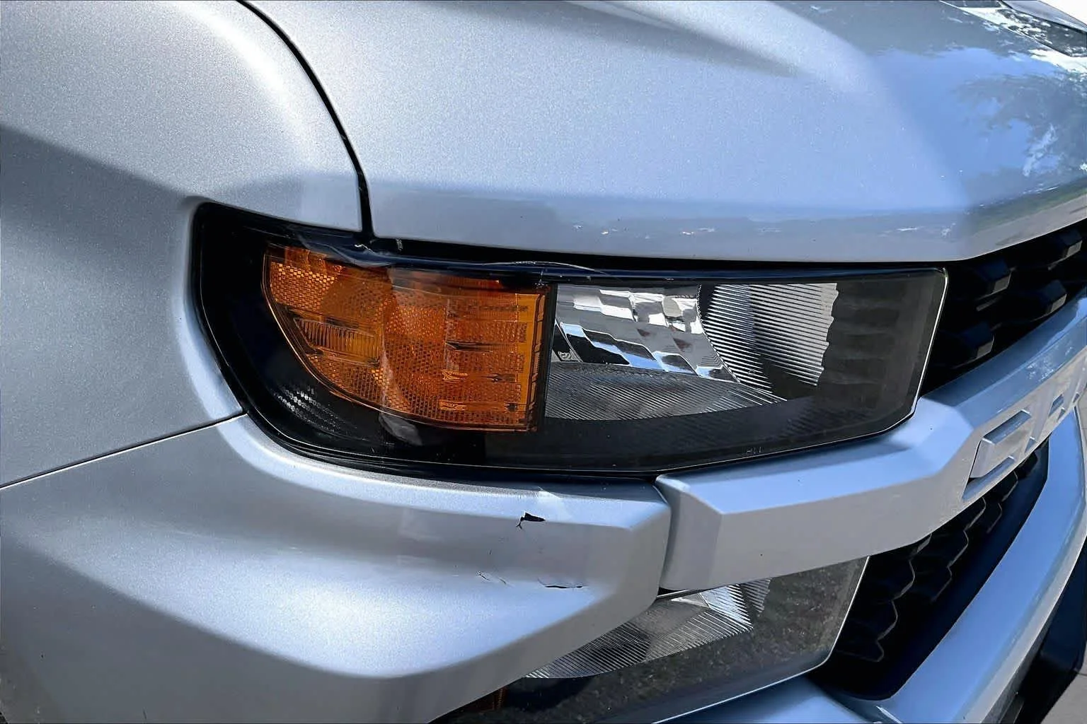 Used 2021 Silver Ice Metallic Chevrolet Custom image 25