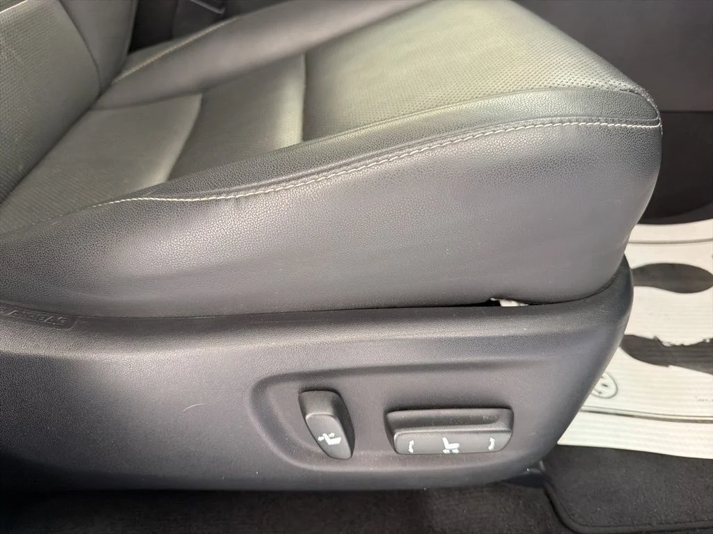 Used 2017 White Lexus 200t image 24