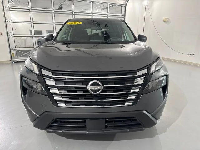 Used 2024 Gray Nissan S image 2
