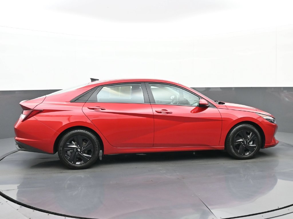 Certified Used 2022 Red Hyundai SEL image 2