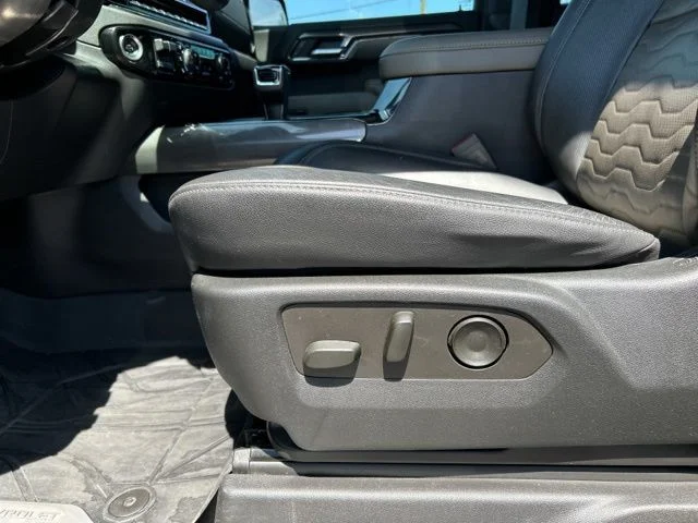 Used 2022 Ash Chevrolet ZR2 image 30