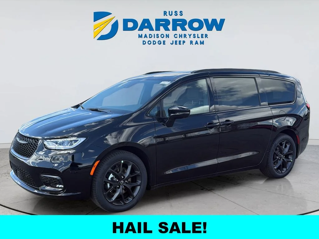 New 2026 Diamond Black Crystal Pearl-Coat Exterior Paint Chrysler Limited image 1