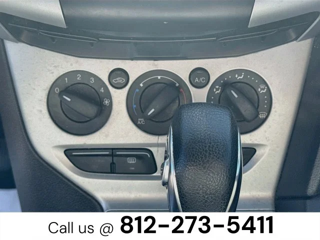 Used 2013 Blue Ford SE image 14