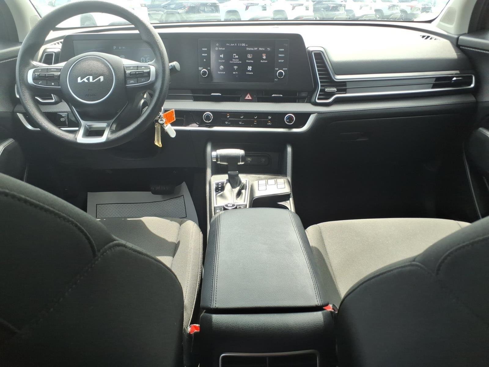 2025 Kia Sportage LX - Photo 14