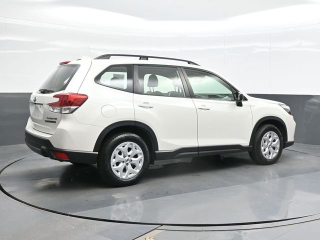 Used 2020 White Subaru Base image 5