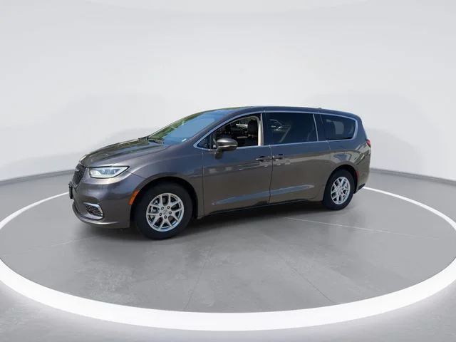 Used 2023 Gray Chrysler Touring L image 4