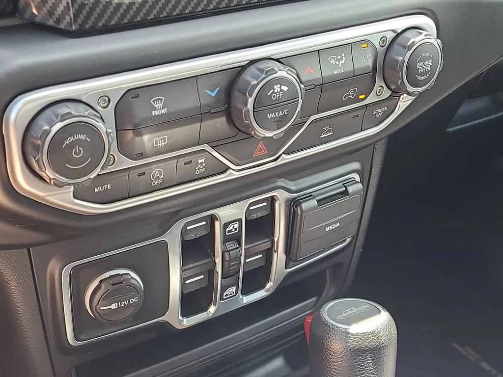 Used 2023 Granite Crystal M Jeep Sport S image 15