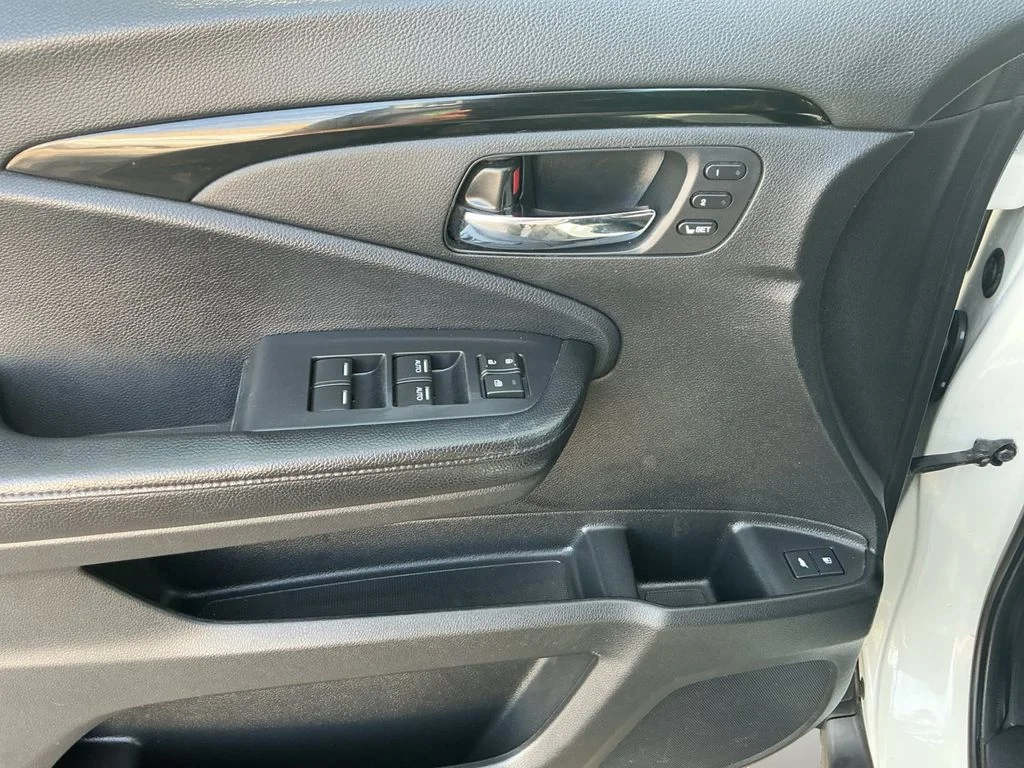 Used 2017 White Honda Elite image 14