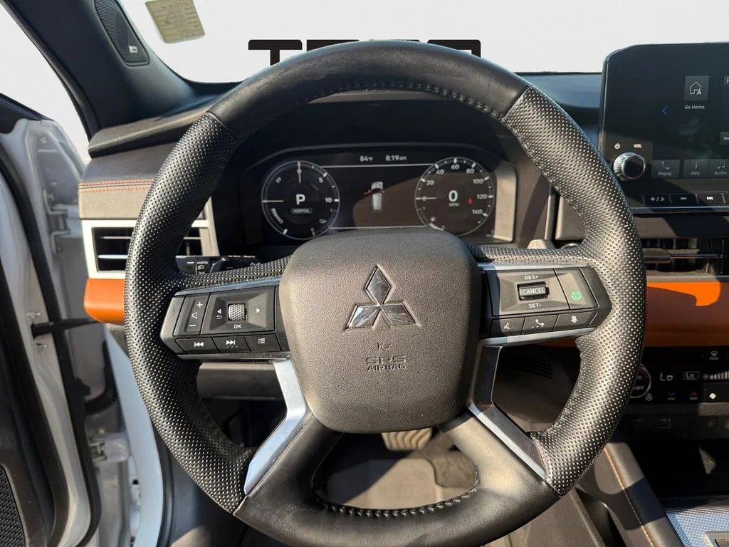 Used 2023  Mitsubishi SEL image 17