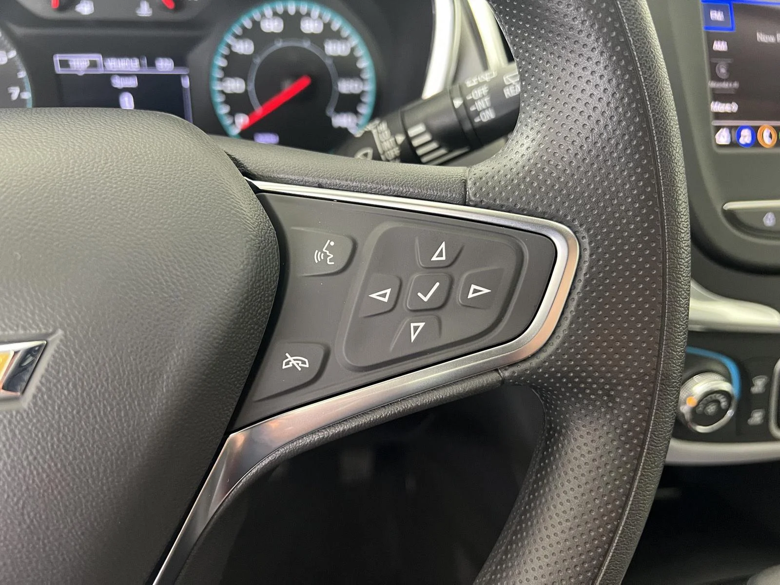Used 2024 Summit White Chevrolet LS image 9