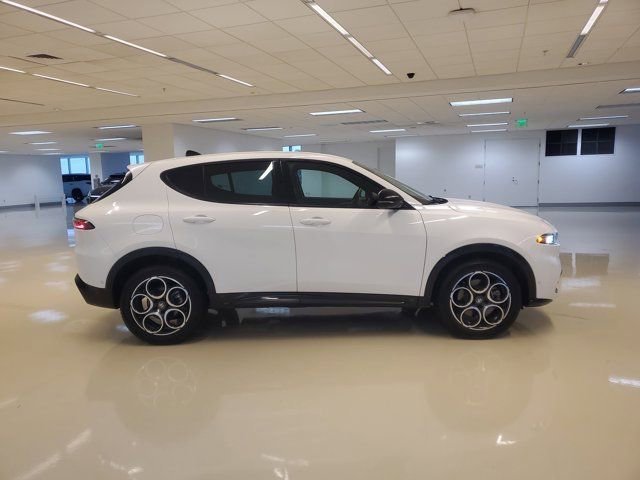 Used 2025 Milano White Alfa Romeo Base image 11