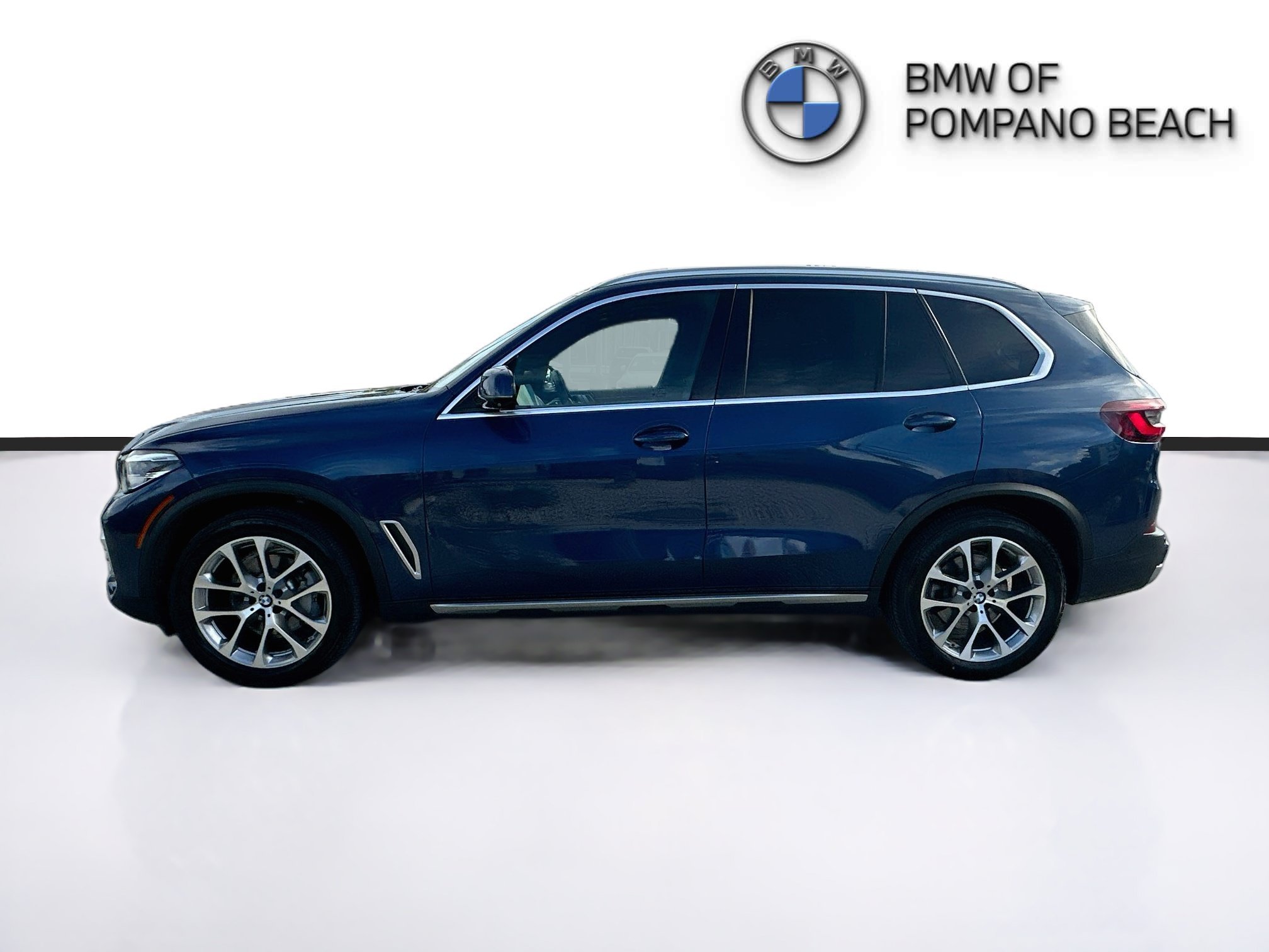 Used 2023 Phytonic Blue Metallic BMW xDrive40i image 4