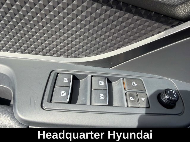 Used 2018 Silver Toyota XLE image 8