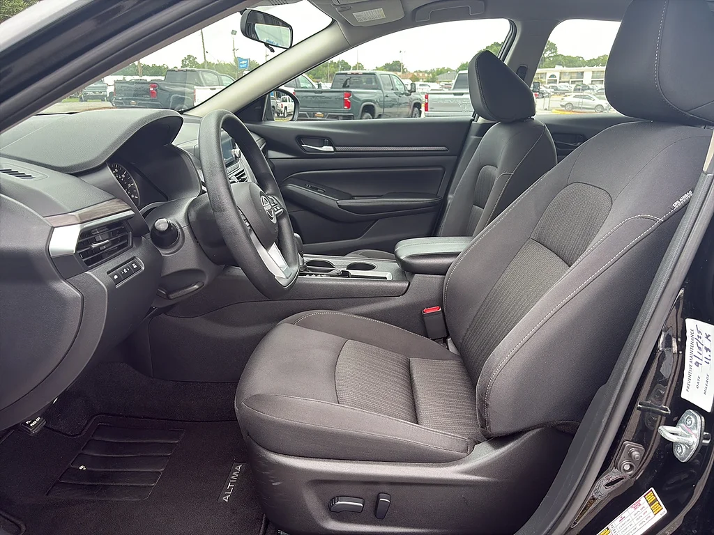 Used 2025 Super Black Nissan  image 14