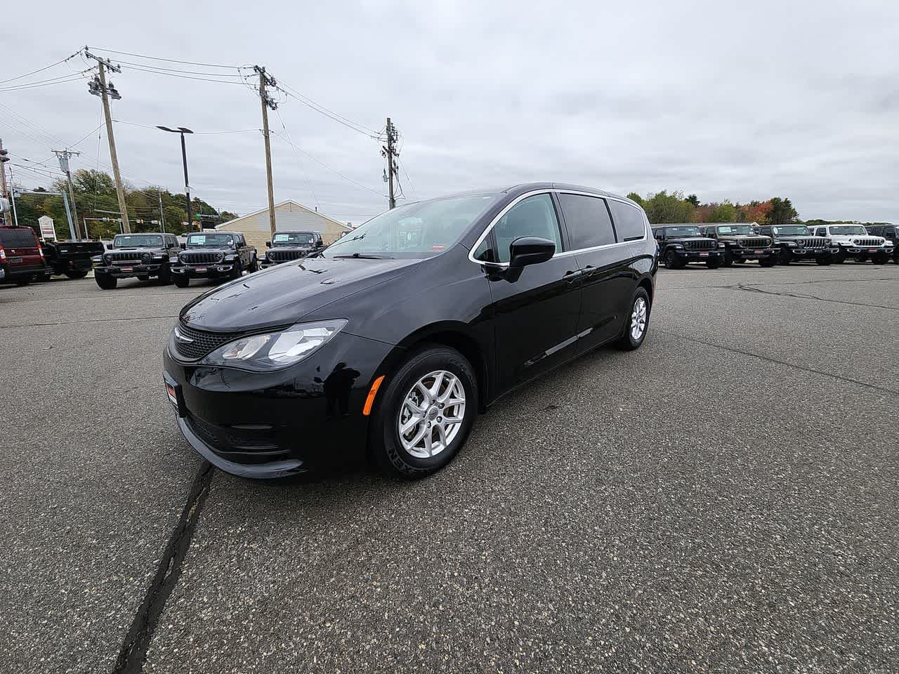 Used 2024 Diamond Black Crystal Pearlcoat Chrysler LX image 5