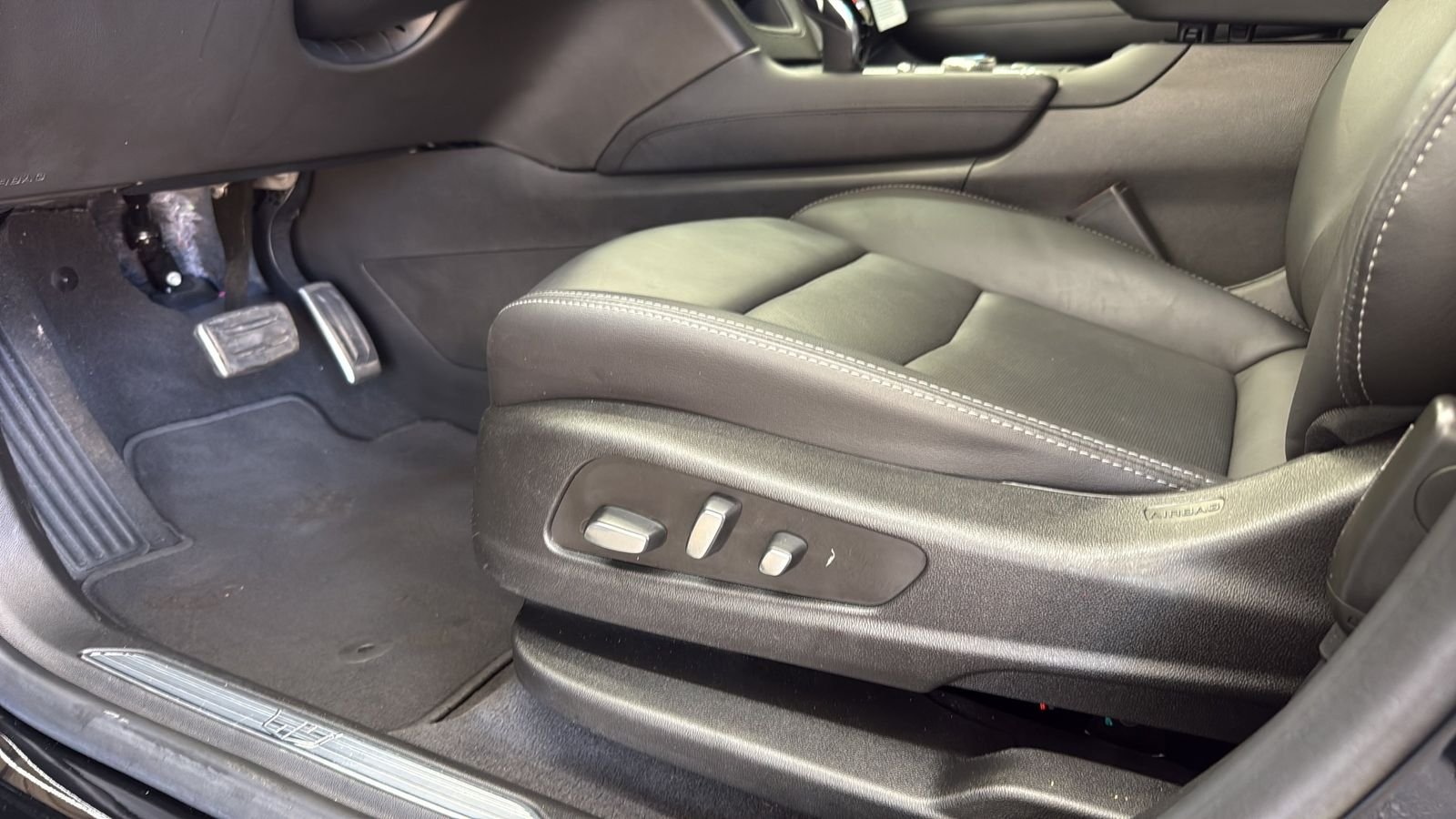Used 2023 Black Cadillac Sport image 11