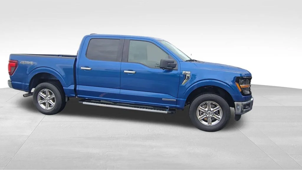 Used 2024 Blue Ford XLT image 9