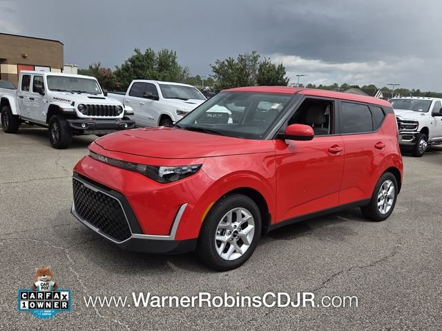 Used 2025 Red Kia LX image 3