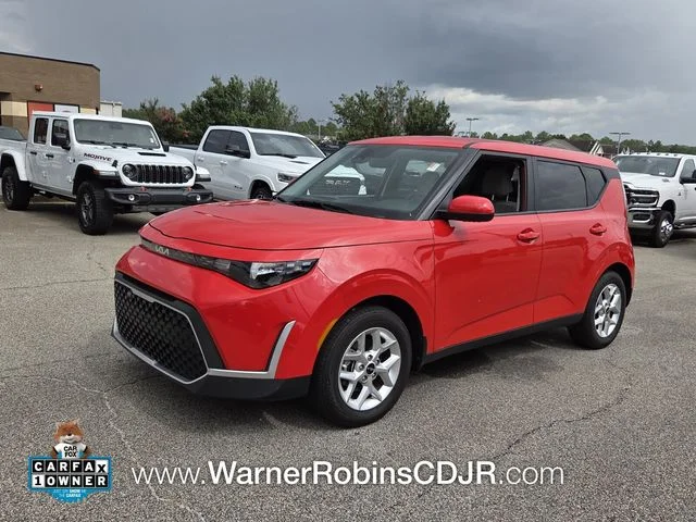 Used 2025 Red Kia LX image 3