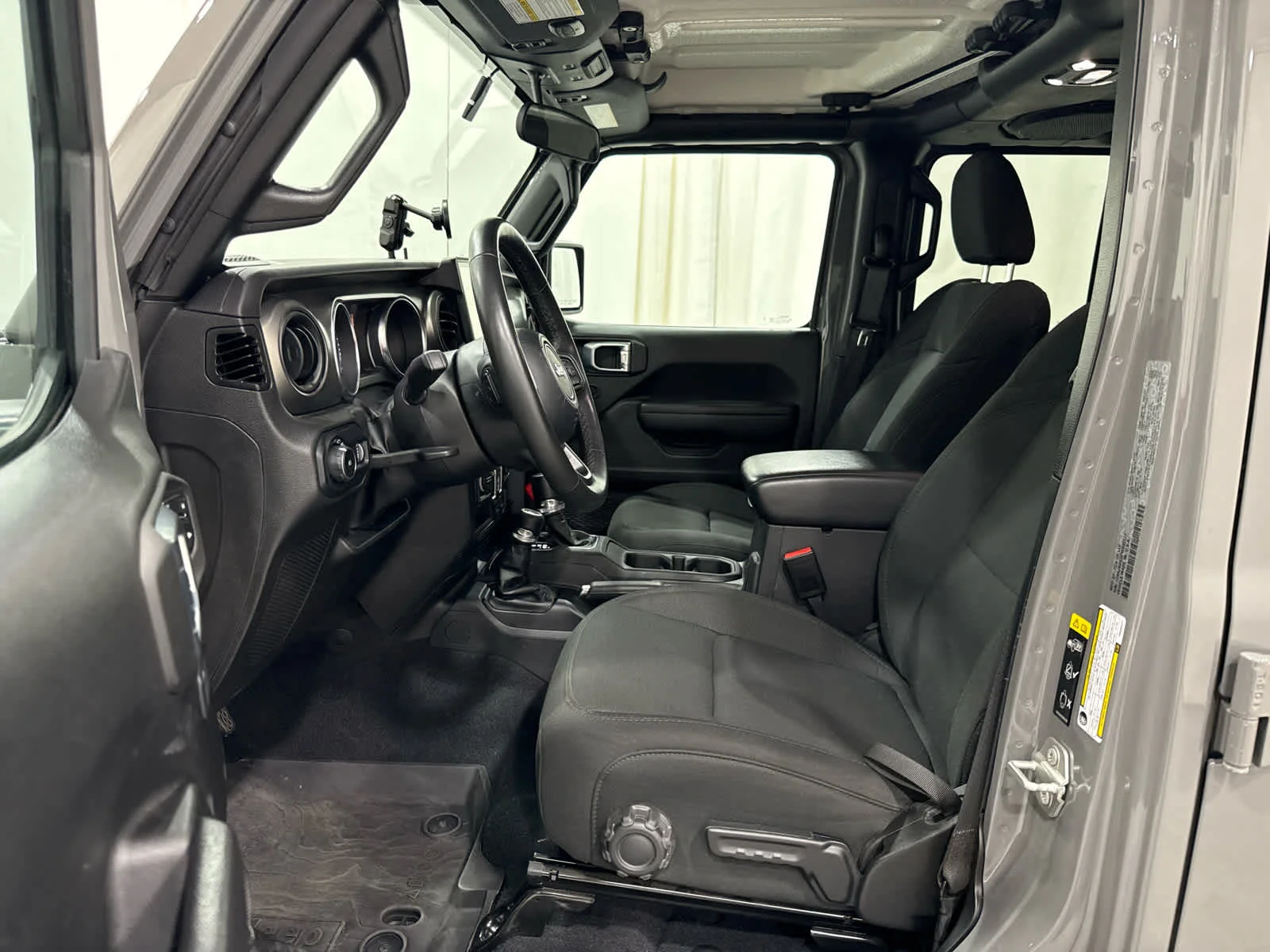 Used 2023 Gray Jeep 4-Door High Tide 4x4 image 11