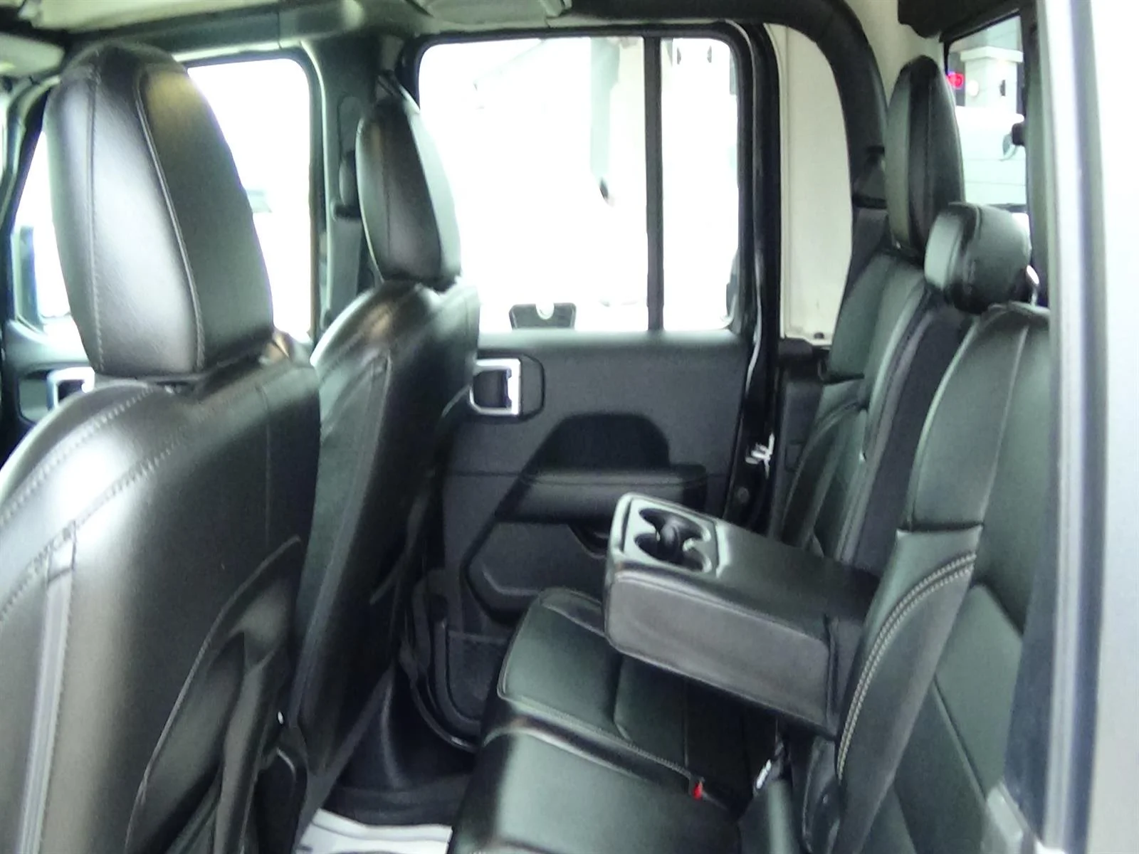 Used 2022 Black Clear Coat (px8) Jeep Overland image 12