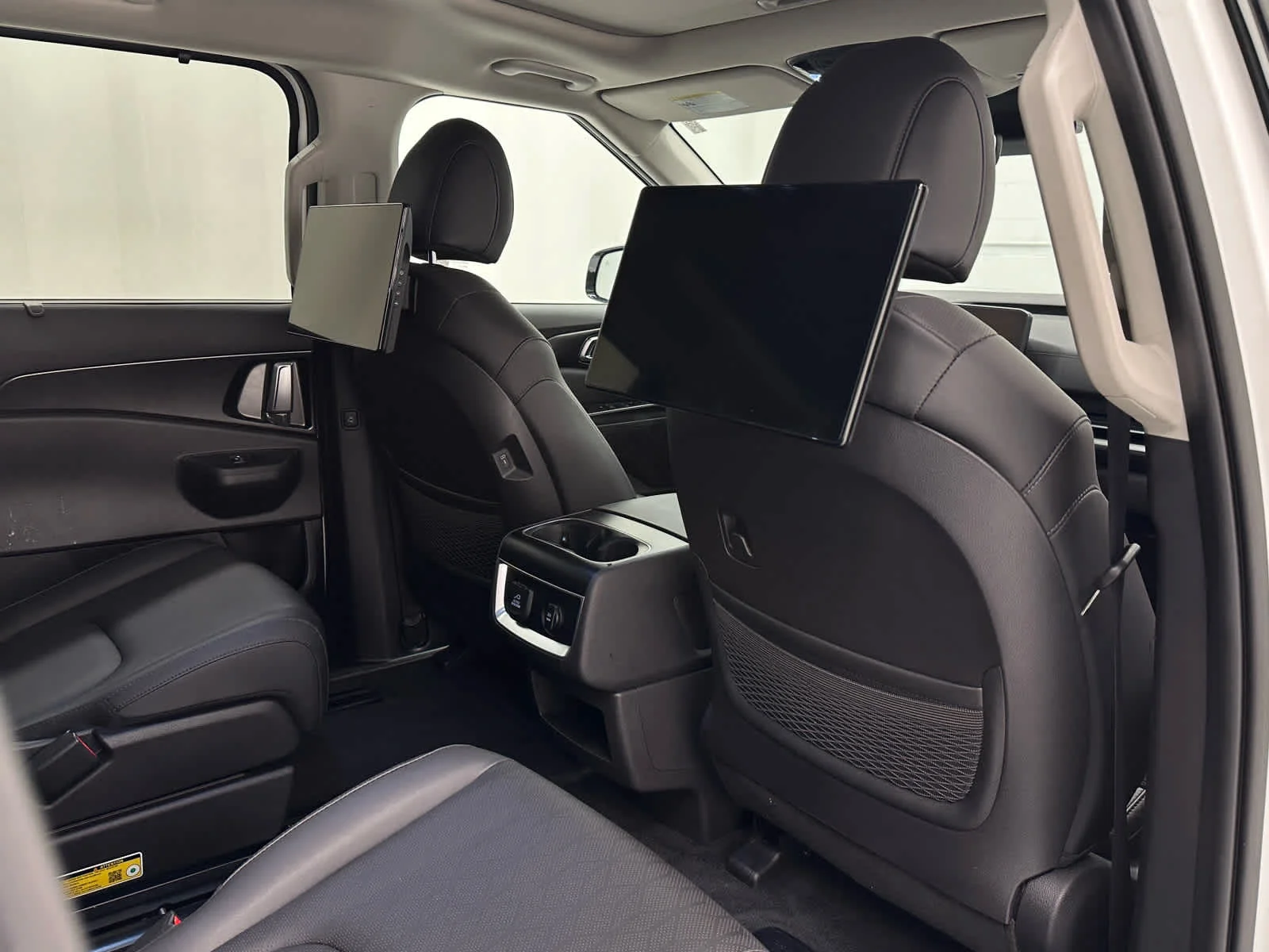Used 2025 Snow White Pearl Kia SX image 21
