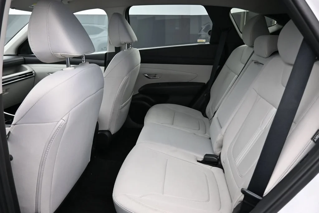 Used 2025 White Hyundai SEL image 16