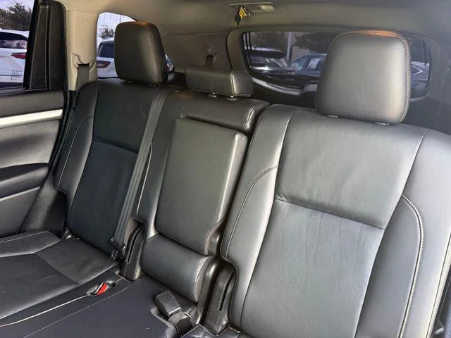 Certified Used 2019 OOH LA LA ROUGE MICA Toyota XLE image 29