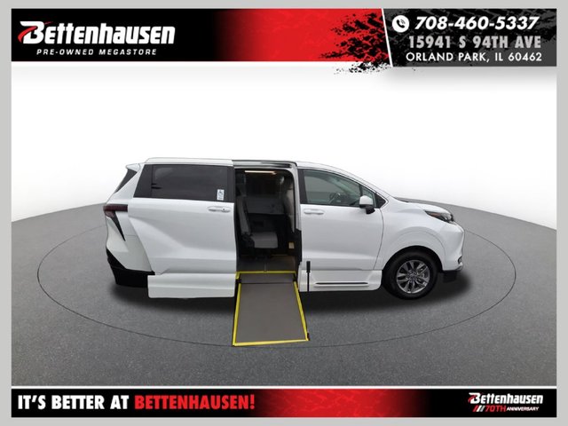 Pre-Owned 2025 Toyota Sienna LE AWD