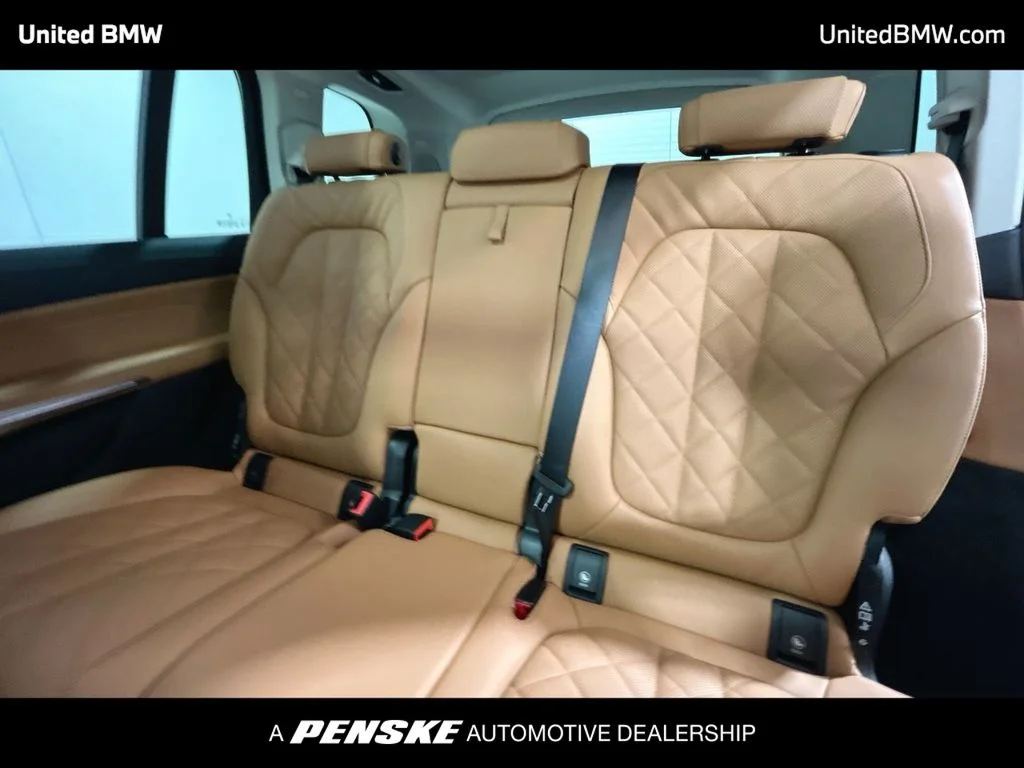Used 2026 Mineral White Metallic BMW xDrive40i image 21