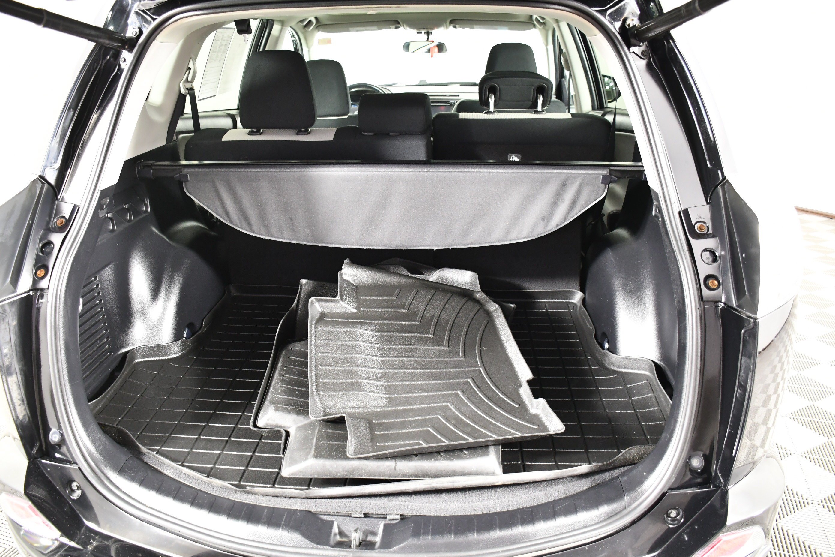 Used 2016 Black Toyota XLE image 48
