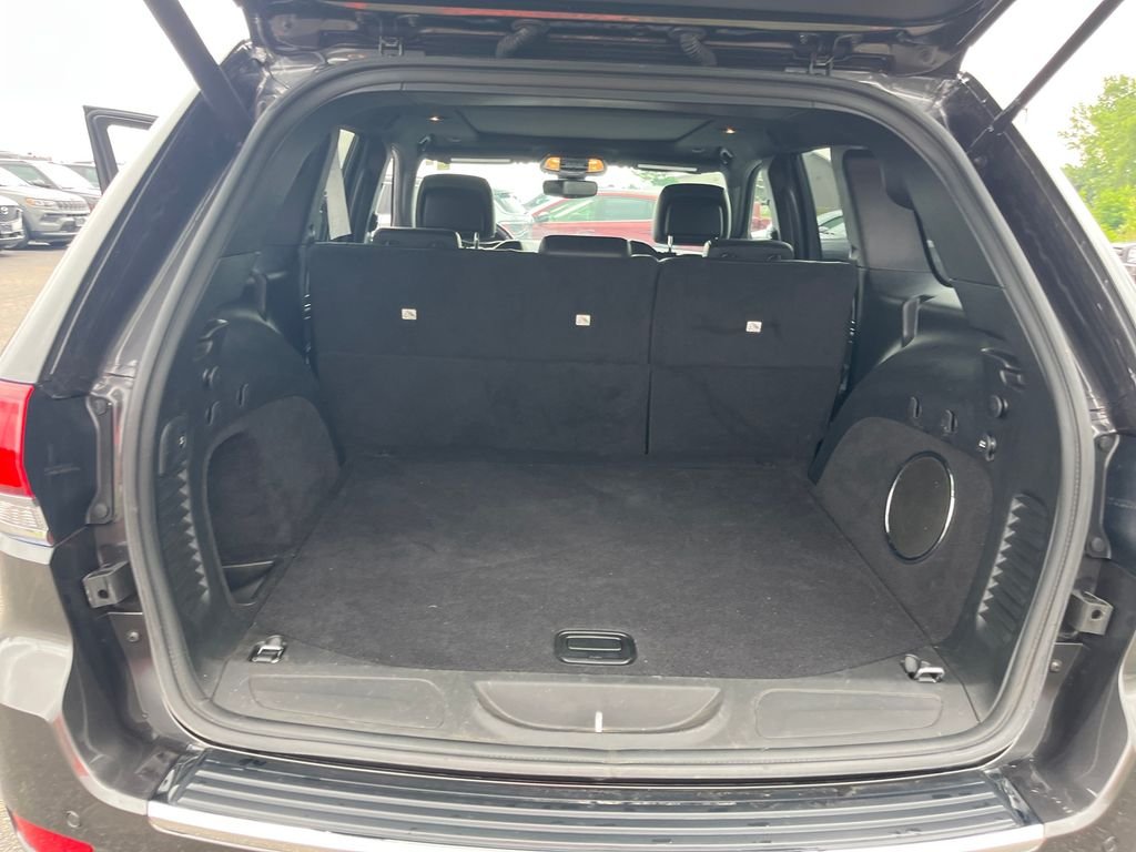 Used 2021 Gray Jeep Limited image 24