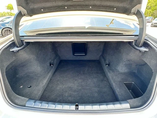 Used 2023 White BMW 760i xDrive image 26