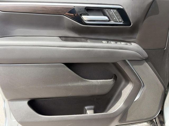 Used 2025 Gray Chevrolet Z71 image 16