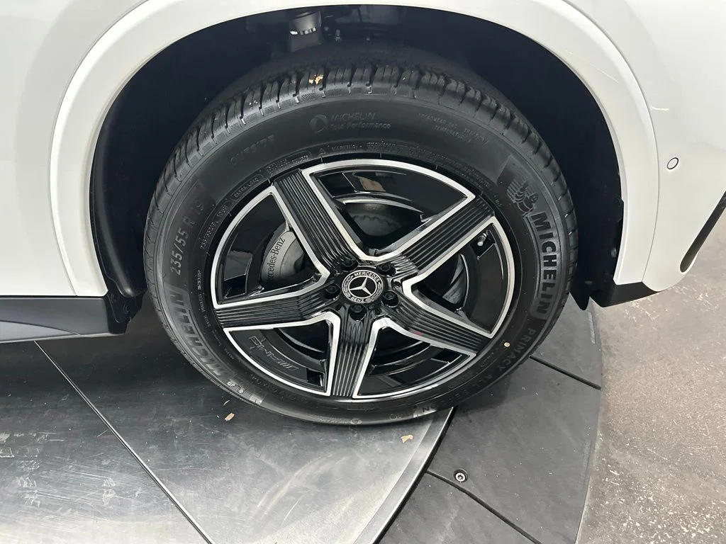 New 2027 White Mercedes-Benz GLC 300 image 9