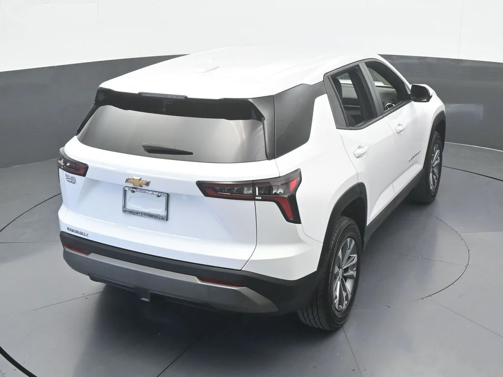 Used 2025 Summit White Chevrolet LT image 54