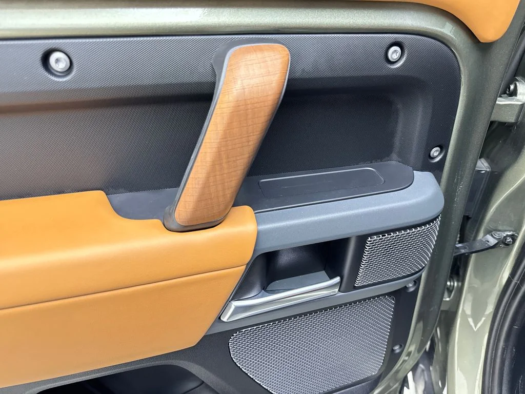 Used 2023 Green Land Rover X image 39