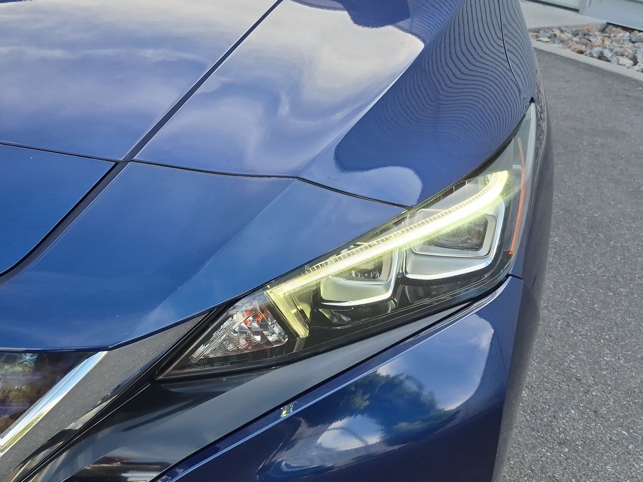 Used 2018 Deep Blue Pearl Nissan SL image 10