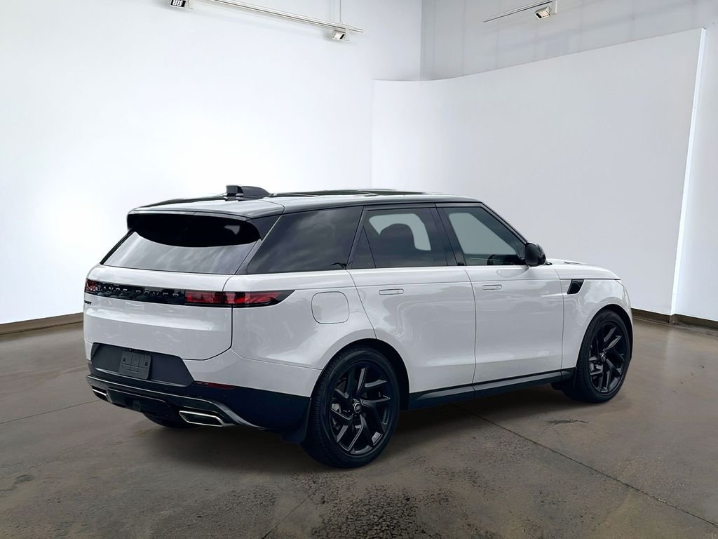 Used 2025 Borasco Gray Metallic Land Rover SE image 4