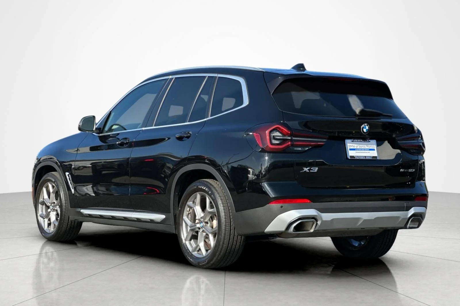 Used 2023 Jet Black BMW sDrive30i image 3