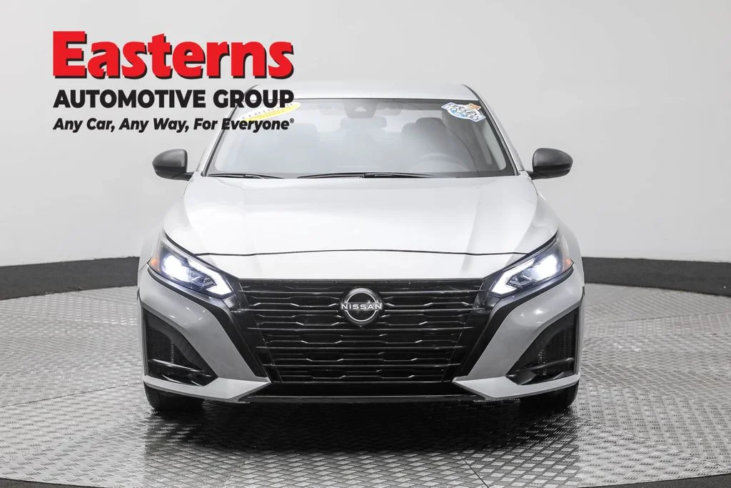 Used 2023 Silver Nissan 2.5 SR image 2