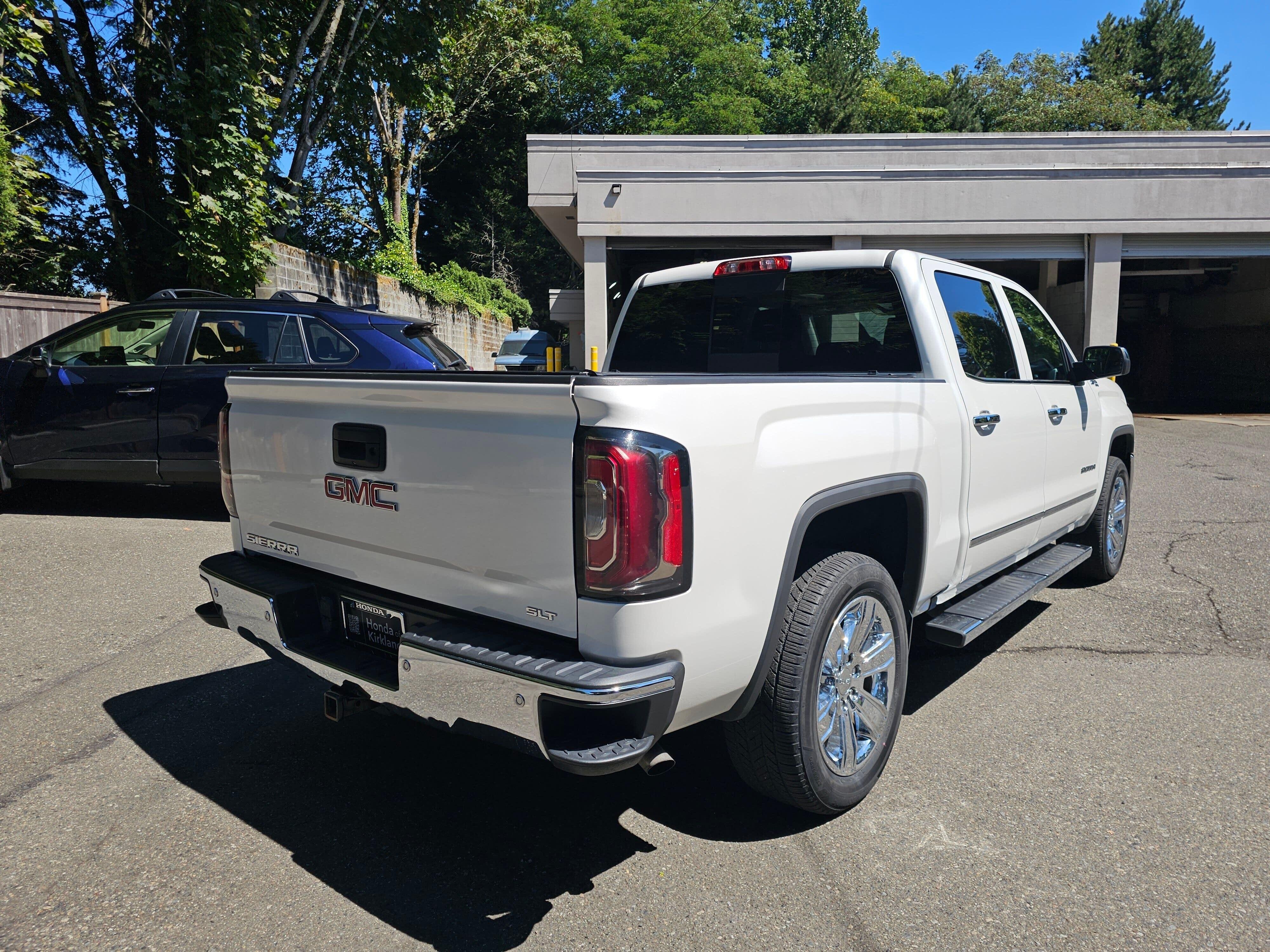 Used 2017 White Frost Tricoat GMC SLT image 7