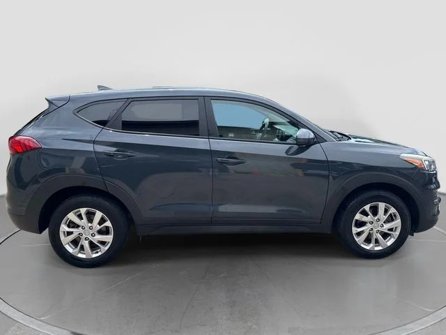 Used 2019 Blue Hyundai SE image 2