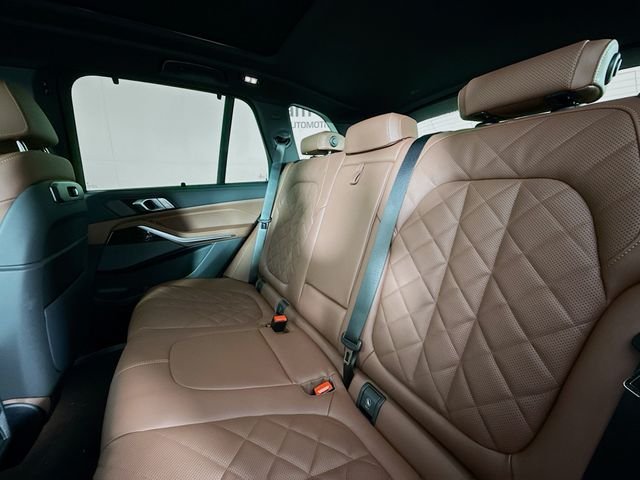 Used 2026 White Metallic BMW xDrive40i image 26