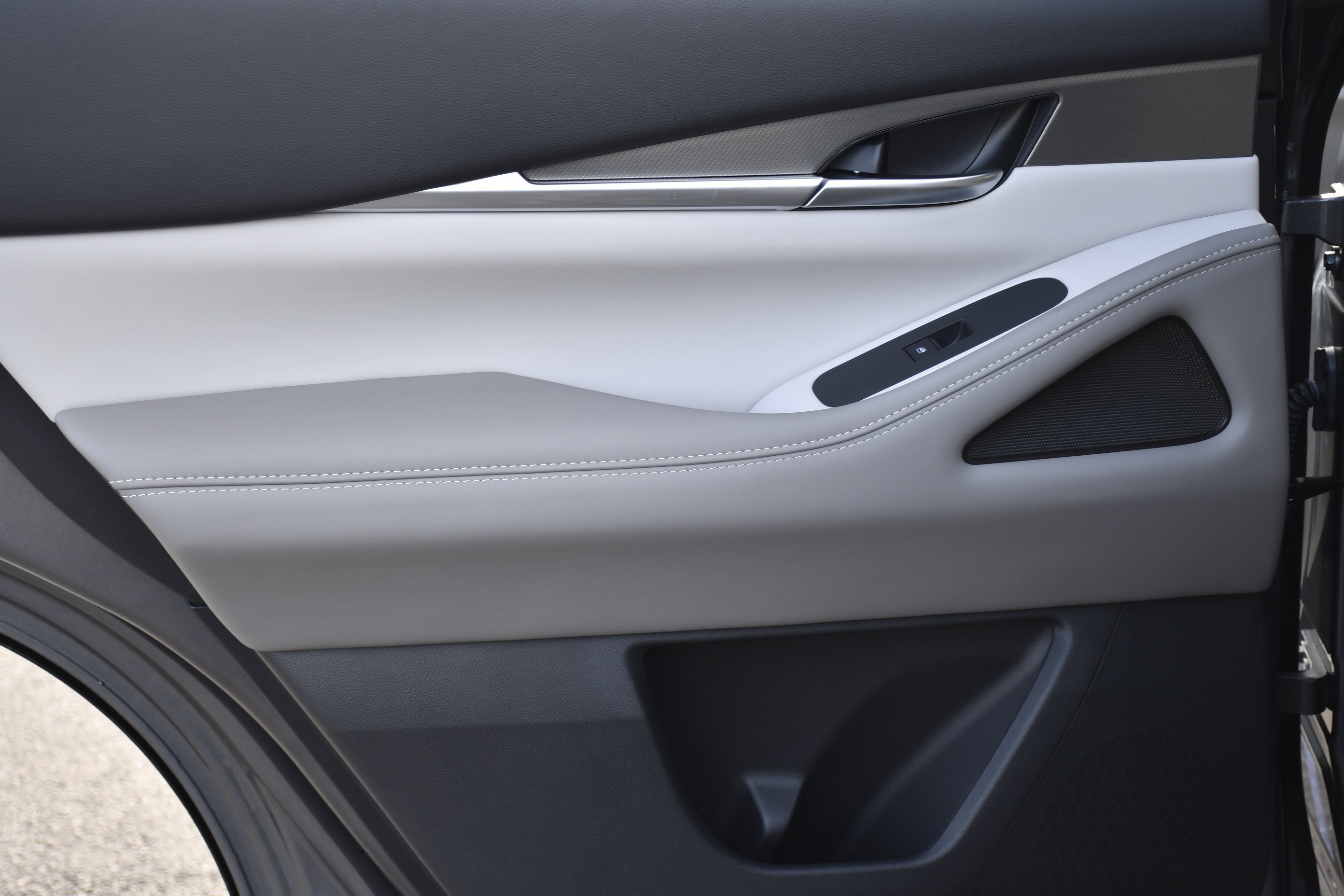 New 2027 GRAPHITE SHADOW INFINITI Luxe AWD image 29