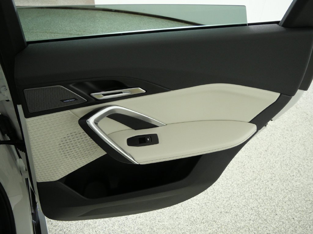 New 2027 Alpine White BMW xDrive28i image 23