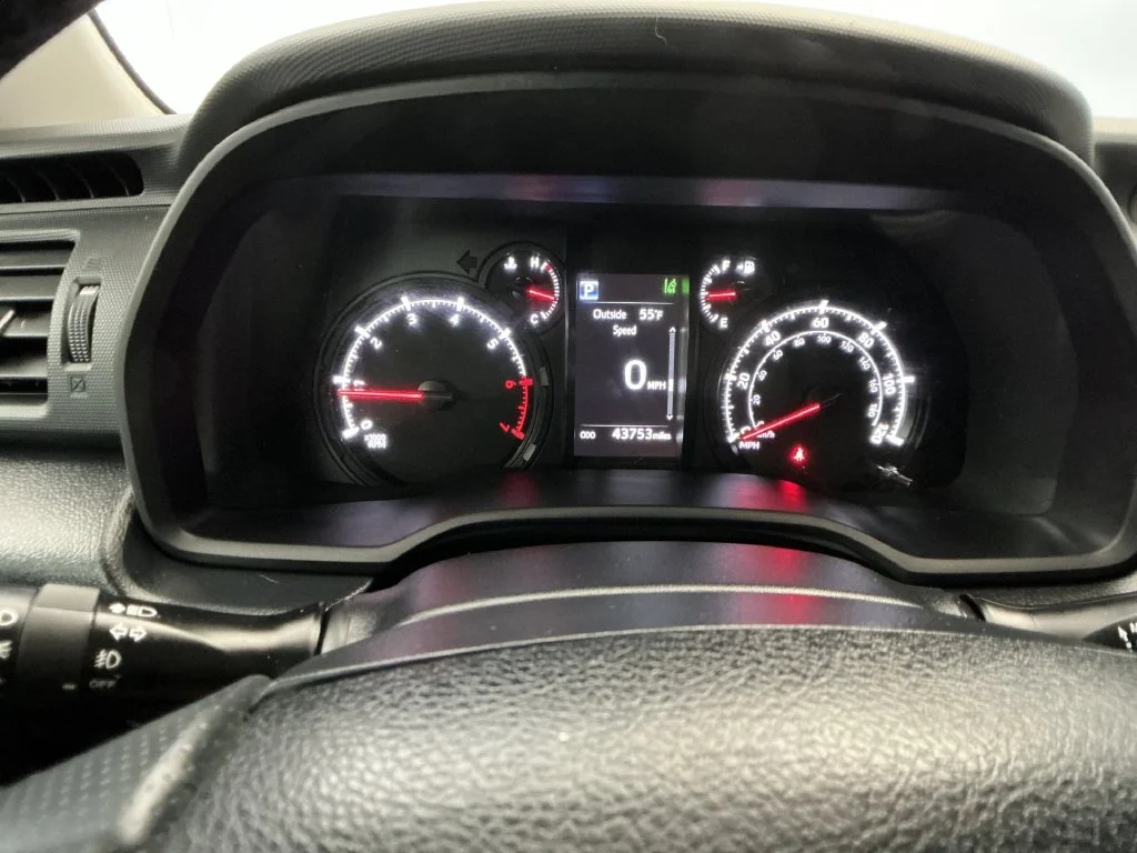 Used 2022 White Toyota SR5 image 27