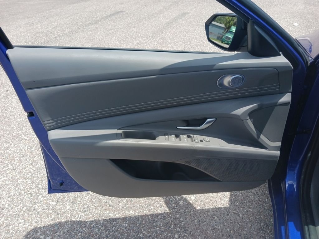Used 2025 Blue Hyundai SEL Sport image 11