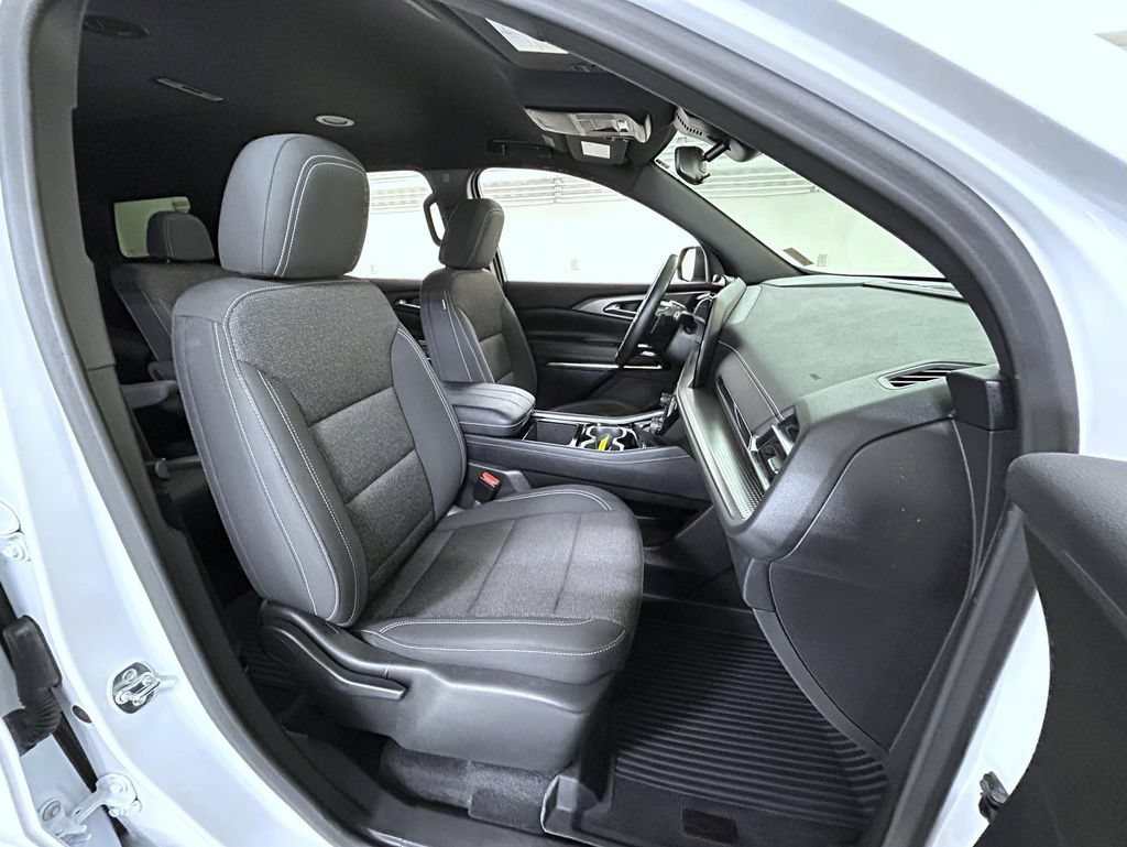 2025 Chevrolet Traverse LT - Photo 16